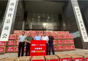 Lao Ren Pharmacy Prepares 566,000 Yuan of Emergency Anti-epidemic Materials to Aid Xinjiang