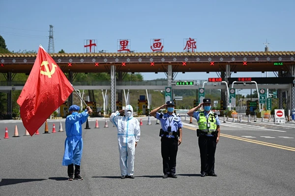 Kaiyang County Public Security Bureau "four lines" to build a firm epidemic prevention and control barrier