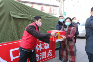 Fuchuan City Federation of Industry and Commerce organizes member enterprises to sympathize with the front-line staff of epidemic prevention