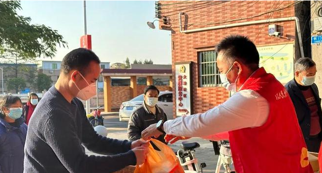 To protect the public's basic medication needs Haikou free distribution of 350,000 copies of epidemic prevention health kit