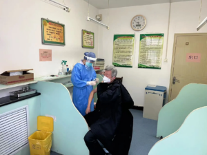 Xining: "fixed point + household" double line to optimize vaccination services for the elderly