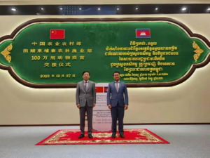 China donates 1 million doses of animal vaccines to Cambodia