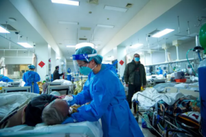 Shanghai "critical care peak has slowly emerged", hospitals call for triage to make way for "life lanes"