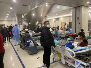 How is Shanghai coping with the critical care rush? Some hospitals open a new ward every day, and soon the patients are full and have to wait 4 to 5 hours for consultation