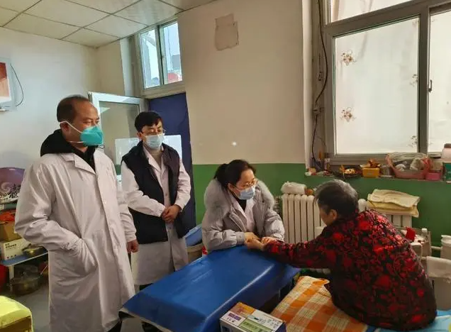 Thousands of doctors in Shanxi to the grassroots, traveling medical care to ensure health